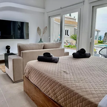 Grande Terra With Swimming Pool & Starlink Wifi * Spartylas