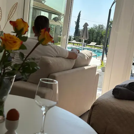 Grande Terra With Swimming Pool & Starlink Wifi Spartylas